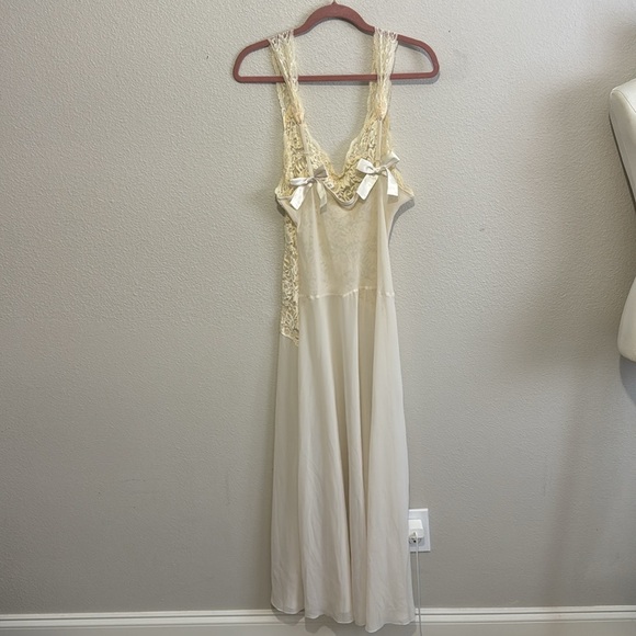 Victoria’s Secret Vintage Nightgown Lace Slip with Bows - Picture 7 of 8